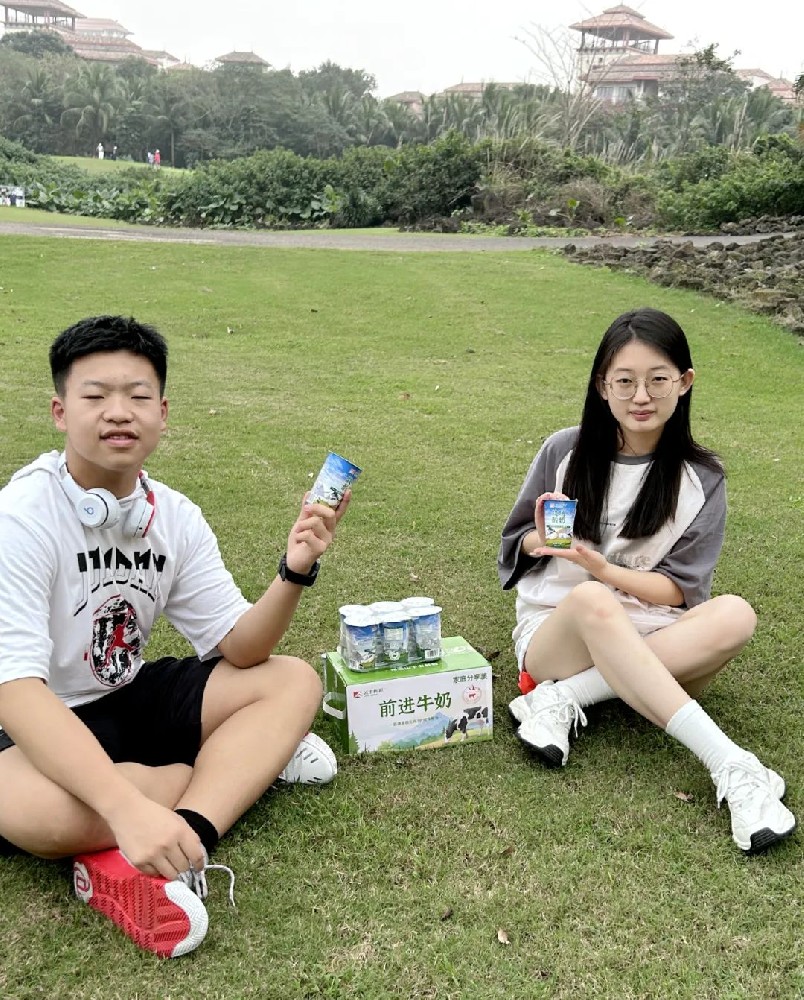 行走在三亚的海滩上，享受传祁酸奶的馥郁之香